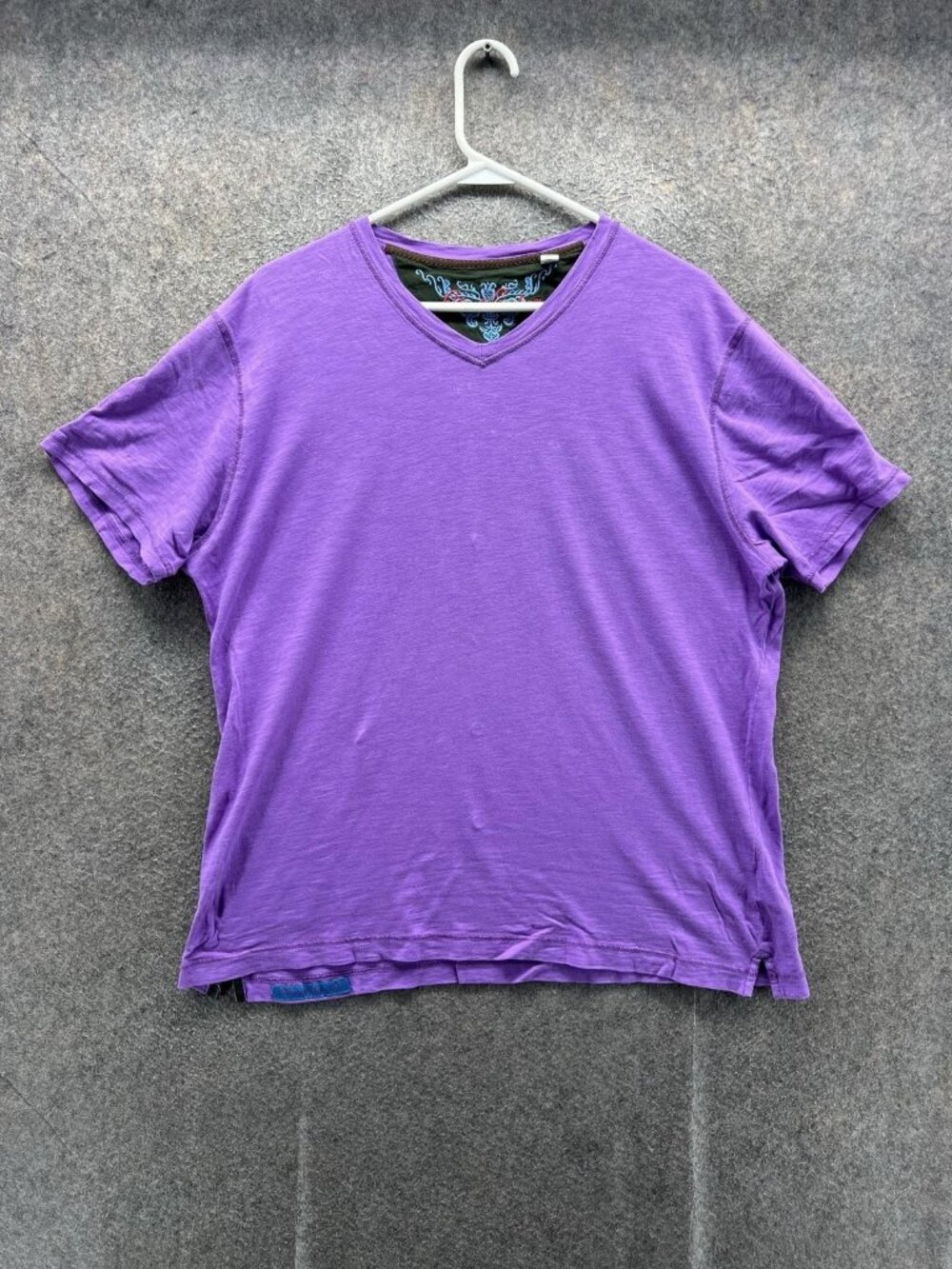 Robert Graham Shirt Mens Large Purple V-Neck Cotton Tee Classic Fit Casual